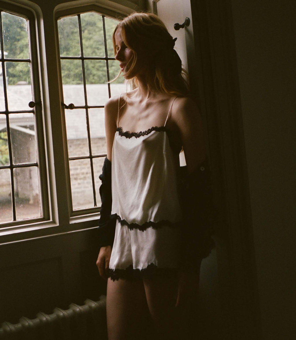 IONA SHORT -- SEA SALT ET NOIR